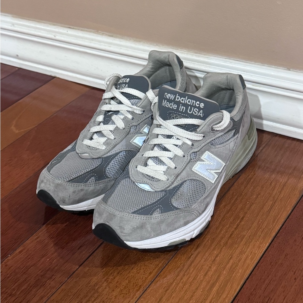 LIKE NEW- New Balance Gray Womens Athletic Running Sneakers /(worn one time)